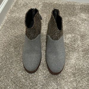 TOMS Leila Grey Felt Shine Ankle Boots.